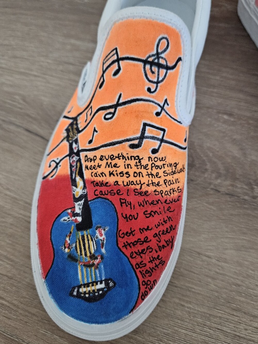 Taylor Swift Hand Crafted Shoes Men's Size 9 - Picture 8 of 11